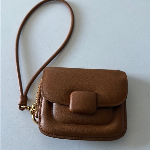 ✨Host pick✨Charles & Keith Caramel Wristlet Clutch - Picture 3 of 9
